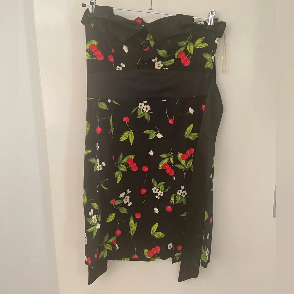 Halter neck dress - Picture 1 of 4
